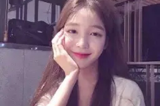 刚爆红就被扒黑料塌房了？